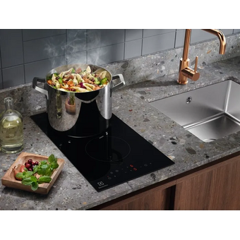  Варочная поверхность Electrolux LHR3233CK черный 