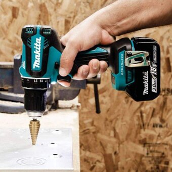  Дрель-шуруповерт аккумуляторная Makita DDF485RFE 2 аккумулятора Li-ion 