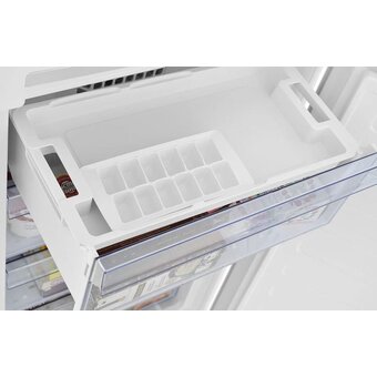  УЦ Холодильник Beko RCNK335K00W белый, 201х54х60см, комбинированный, класс A, климат класс SN-T, холод камера 227л (поврежден пластик на двери) 
