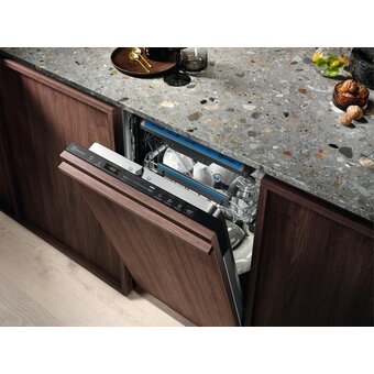  Встраиваемая посудомоечная машина Electrolux EEM63310L узкая 