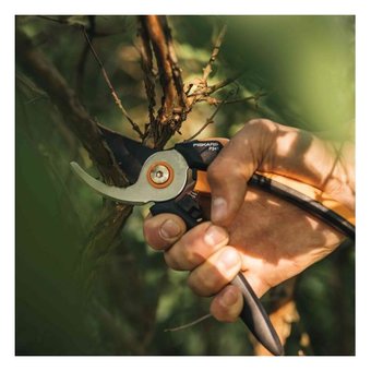  Секатор Fiskars Solid P341 (1057164) плоскостной 