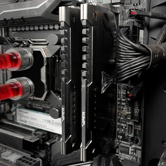  ОЗУ PATRIOT PVS432G320C6 Viper Steel Gaming DDR4 Общий объём памяти 32Гб Module capacity 32Гб Количество 1 3200 МГц Множитель частоты шины 16 1.35 В P 