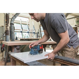  Машинка шлифовальная плоская вибрационная BOSCH GSS 18V-10 соло без акб и зу 06019D0200 