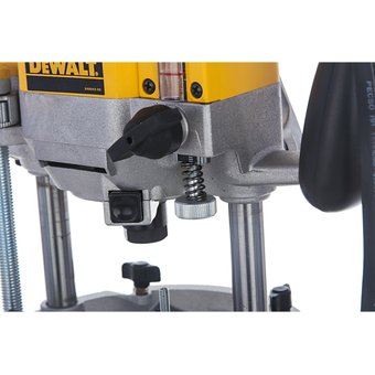  Фрезер DEWALT DWE 625 