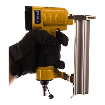  Пневмопистолет гвоздезабивной Pegas pneumatic F30C (1018) 