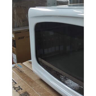  УЦ Микроволновая печь Oasis MW-70UW (зазор между стеклом и пластиком дверцы с внешней стороны) 