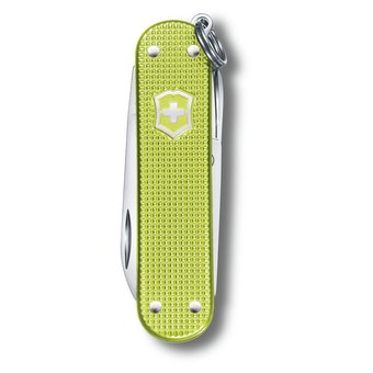  Нож перочинный Victorinox Classic Lime Twist (0.6221.241G) 58мм 7функц. карт.коробка 