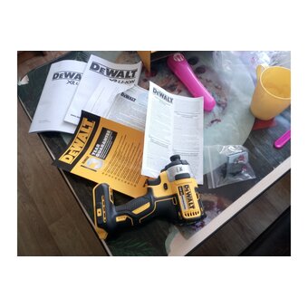  Дрель-шуруповерт DeWalt DCF887D2-QW 400Вт аккумуляторная 2 АКБ и ЗУ 