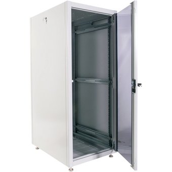  Шкаф коммутационный ЦМО ШТК-Э-18.6.6-13АА напольный 18U 598x600мм пер.дв.стекл металл серый 