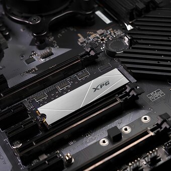  SSD ADATA Gammix S60 Blade AGAMMIXS60-2T-CS 2048GB, M.2(22x80mm), NVMe, PCIe 4.0 x4, 3D NAND, R/W 5000/4200MB/s 