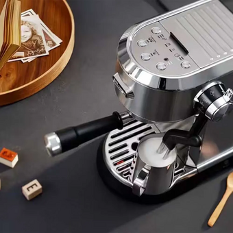  Кофеварка DeLonghi EC950.M серебристый 