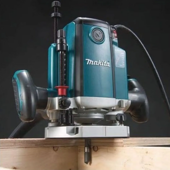  Фрезерная машина Makita RP2302FC02 