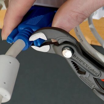  Клещи переставные Knipex Cobra KN-8701125SB 125 мм серые 