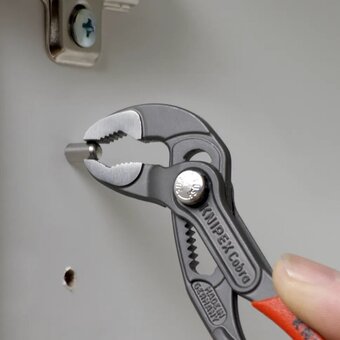  Клещи переставные Knipex Cobra KN-8701125SB 125 мм серые 