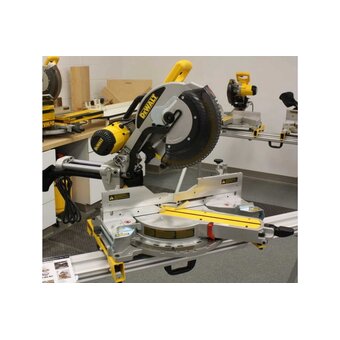  Торцовочная пила DeWalt DWS780-XE 