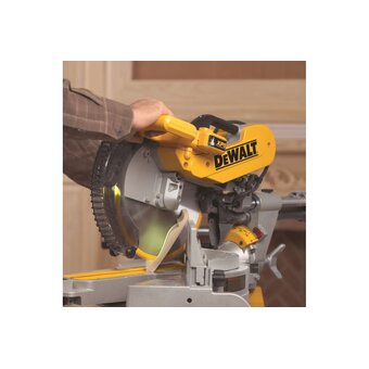  Торцовочная пила DeWalt DWS780-XE 
