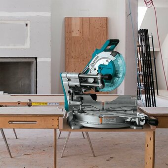  Пила торцовочная Makita DLS211ZU 
