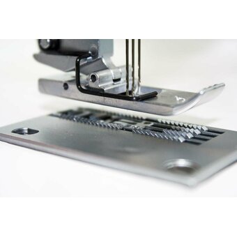  Распошивальная машина Janome CoverPro 7 