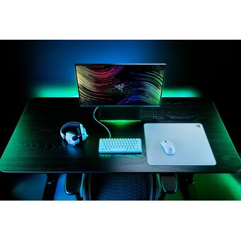  Игровой коврик для мыши Razer Atlas White RZ02-04890200-R3M1 