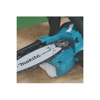  Аккумуляторная цепная пила Makita UC100DWA 1аккум. 2Ач ЗУ 