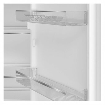  Встраиваемый холодильник HOTPOINT HBH 18 белый 