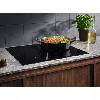  Варочная поверхность Electrolux EIS62453 черный 