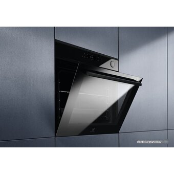  Духовой шкаф Electrolux EOC8P39H черный 