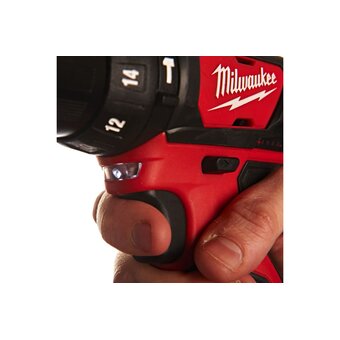  Дрель-шуруповерт Milwaukee M12 BPD-202С (4933441940) 2АКБ+ЗУ уд 