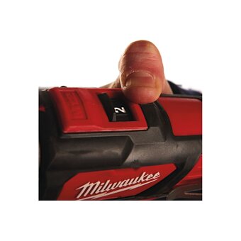  Дрель-шуруповерт Milwaukee M12 BPD-202С (4933441940) 2АКБ+ЗУ уд 