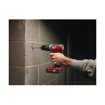  Дрель-шуруповерт Milwaukee M18 BPD-202C (4933443515) 2АКБ+ЗУ уд 