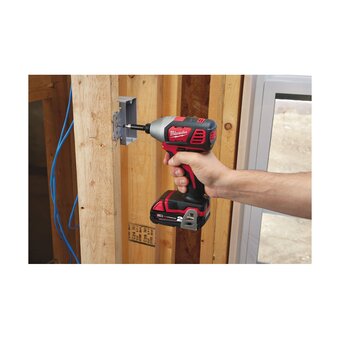  Винтовёрт импульсный Milwaukee M18 BID-0 (4933443570) без АКБ и ЗУ 