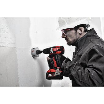  Дрель-шуруповерт Milwaukee M18 BLDDRC-402C (4933492834) 2АКБ+ЗУ безуд 