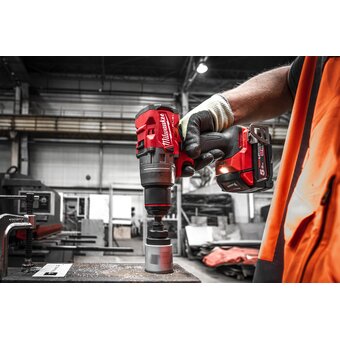  Дрель-шуруповерт Milwaukee M18 FPD3-402C (4933492473) 2АКБ+ЗУ уд 