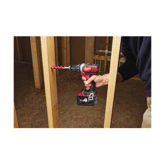  Дрель-шуруповерт Milwaukee M18 BDD-402C (4933443565) 2АКБ+ЗУ безуд 