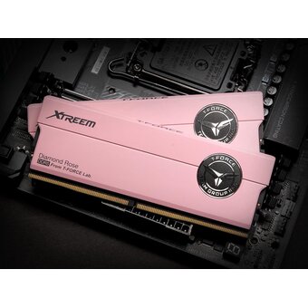  ОЗУ DDR5 TEAMGROUP T-Force Xtreem (FFPD532G7600HC36FDC01) 32GB (2x16GB) 7600MHz CL36 (36-45-45-84) 1.40V / Pink 