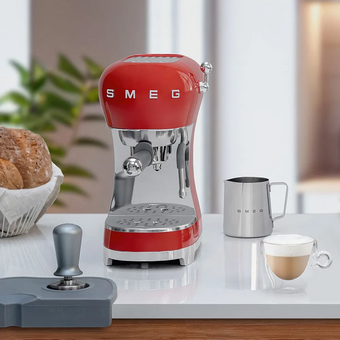  Эспрессо кофемашина Smeg ECF02RDEU красный 