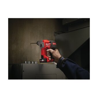  Перфоратор Milwaukee M12 Fuel CH-402C (4933441475) 2 АКБ +ЗУ 