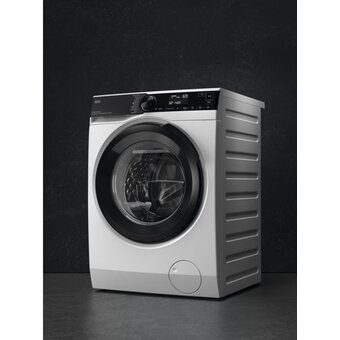  Стиральная машина AEG LFR73964VE с английской панелью управления 