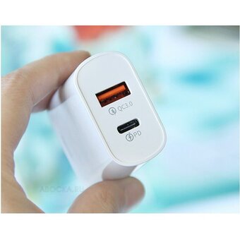  СЗУ REMAX RP-U37 Jane Series QC3.0+PD20W GaN Fast Charger Set with + 20W C-L Data Cable белый 