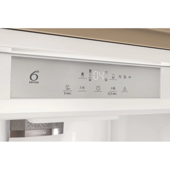 Встраиваемый холодильник Whirlpool SP40 812 EU 2 