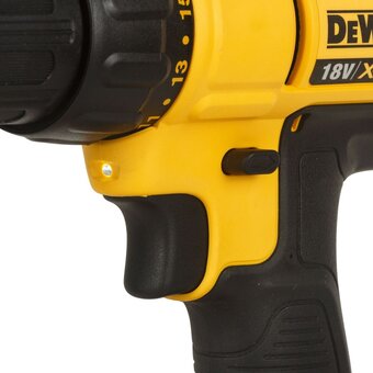  Дрель-шуруповерт DeWALT DCD771S2 (DCD771S2-IN) 18 В, 2 АКБ, ЗУ 