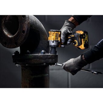  Гайковерт DeWALT DCF922M2 (DCF922M2-IN) ударный 2 АКБ и ЗУ 