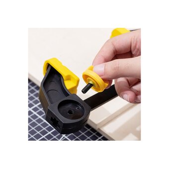  Струбцина Deli DL110106 пистолетная быстрозажимная 