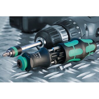  Битодержатель WERA WE-136504 с набором бит в ручке 28 + открывалка 