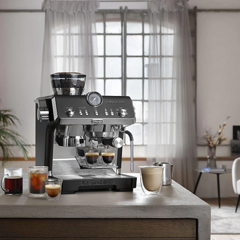 Кофеварка DeLonghi EC9555BK 