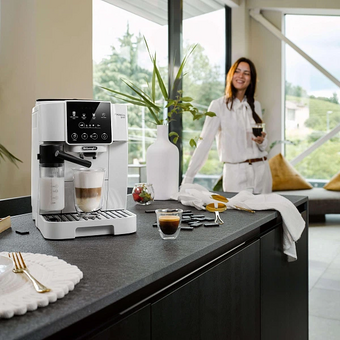  Кофемашина DeLonghi ECAM220.61.W (0132217142) 