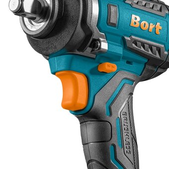  Гайковерт аккумуляторный BORT BSR-21U с акк и ЗУ 