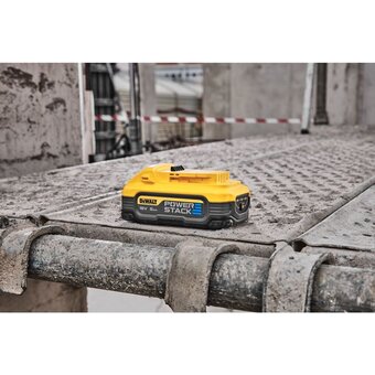  АКБ DeWalt XR DCBP518-XJ 18В Li-Ion 