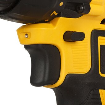 Дрель-шуруповерт DeWalt DCD777M2T 
