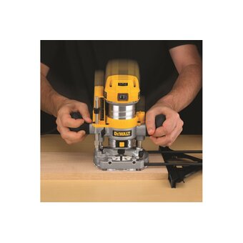  Фрезер DeWalt D26203 